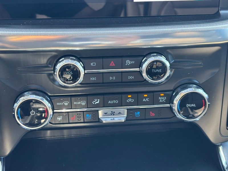 Ford F-150 Vehicle Full-screen Gallery Image 24