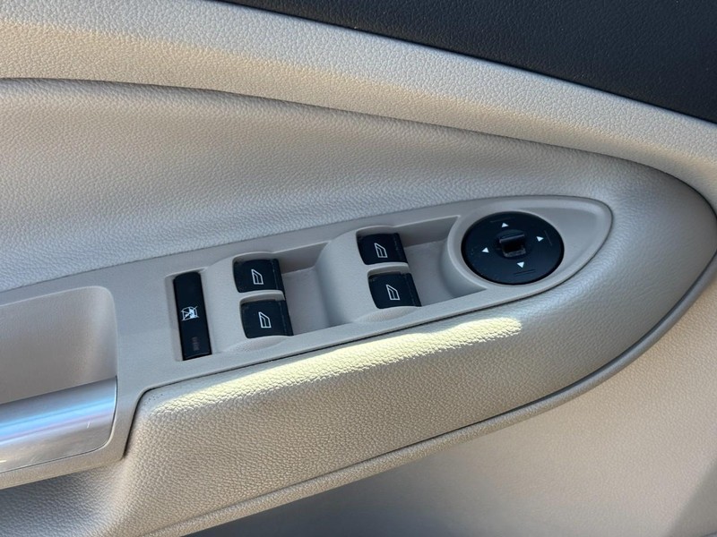 Ford Escape Vehicle Image 18