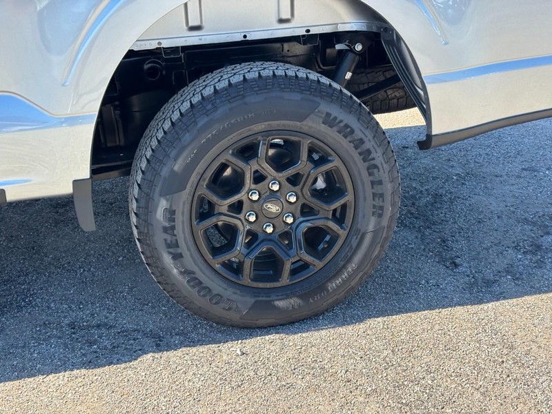 Ford F-150 Vehicle Full-screen Gallery Image 11