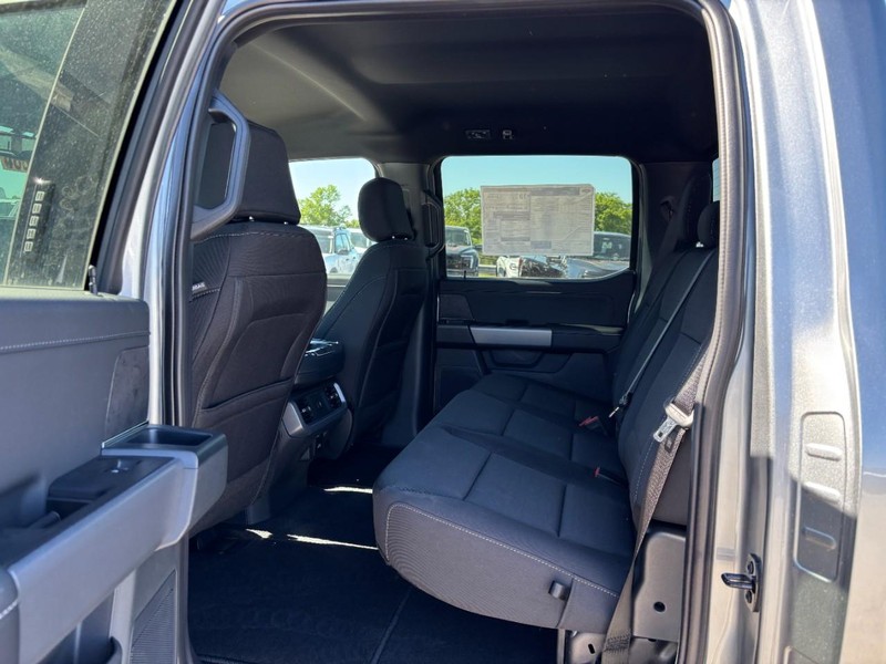 Ford F-150 Vehicle Full-screen Gallery Image 12