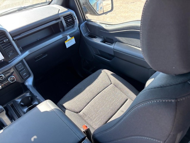 Ford F-150 Vehicle Full-screen Gallery Image 15
