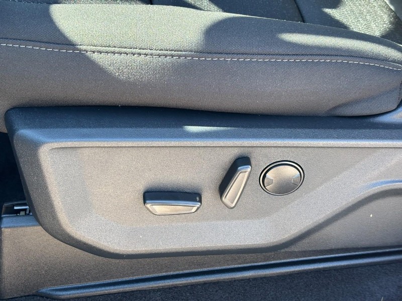 Ford F-150 Vehicle Full-screen Gallery Image 16
