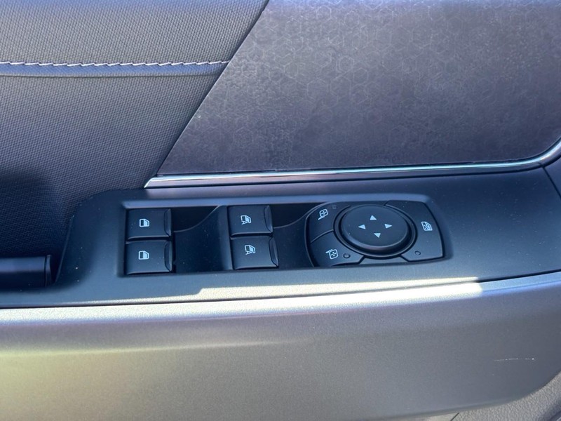 Ford F-150 Vehicle Full-screen Gallery Image 17