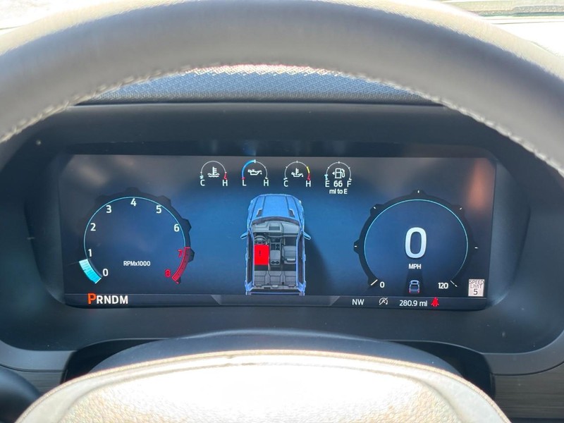 Ford F-150 Vehicle Full-screen Gallery Image 21