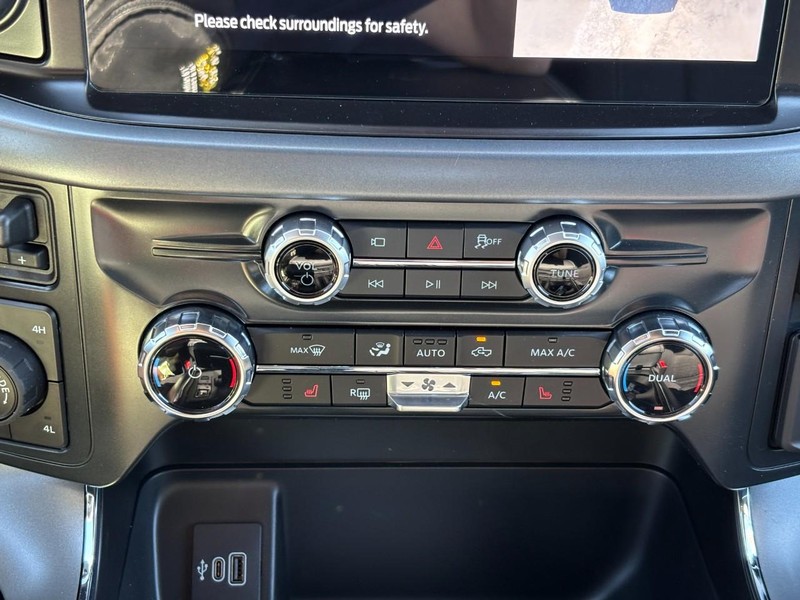 Ford F-150 Vehicle Full-screen Gallery Image 25