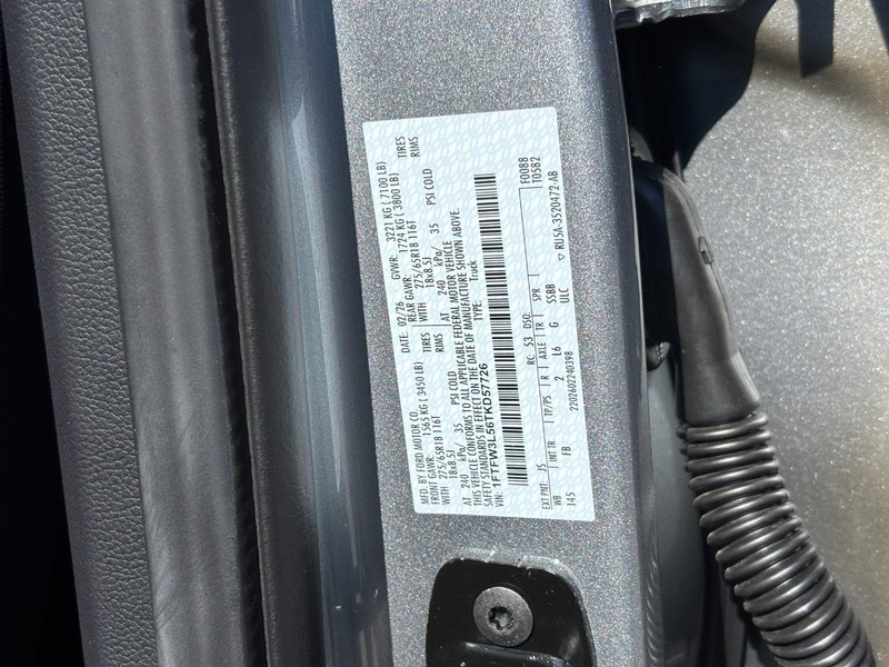 Ford F-150 Vehicle Full-screen Gallery Image 26