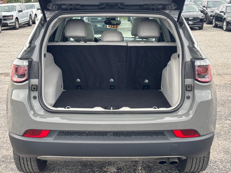 Jeep Compass Vehicle Image 11