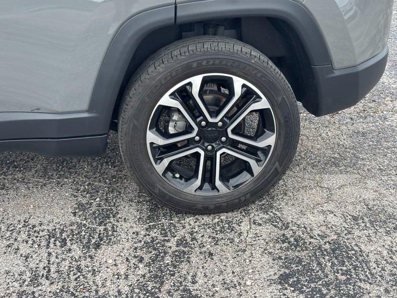 Jeep Compass Vehicle Image 12