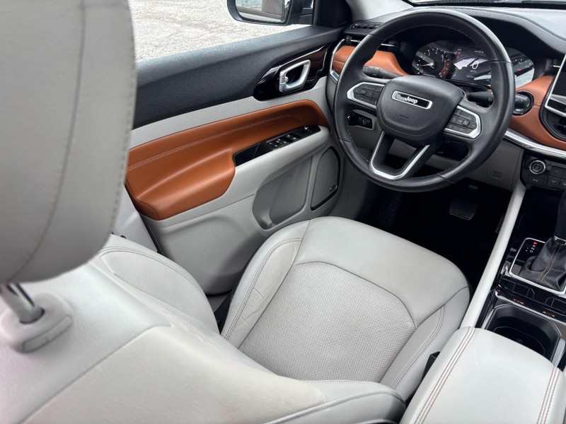 Jeep Compass Vehicle Image 14