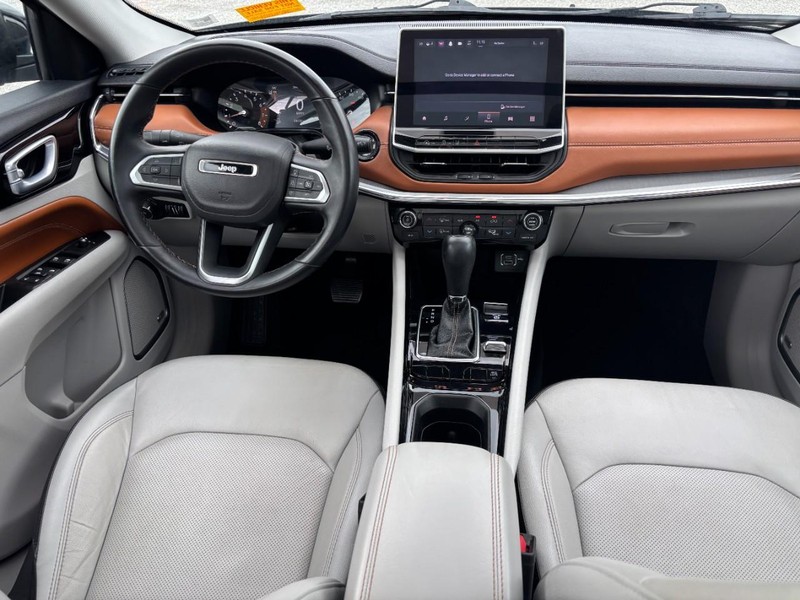 Jeep Compass Vehicle Image 15