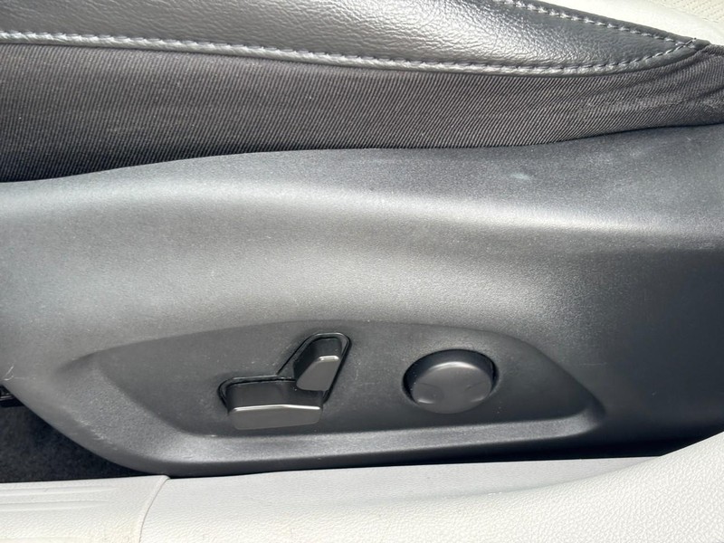Jeep Compass Vehicle Image 17