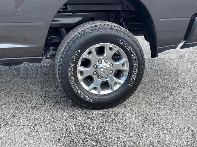 Ram 2500 Vehicle Full-screen Gallery Image 11