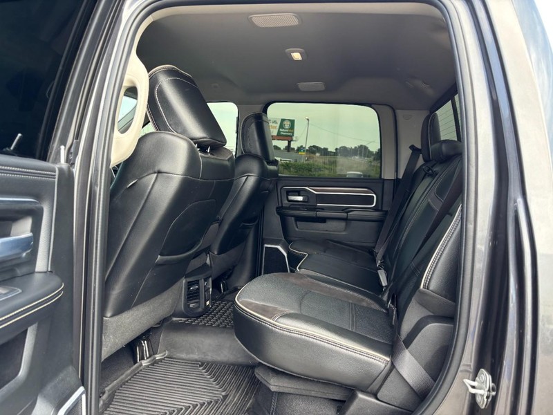 Ram 2500 Vehicle Full-screen Gallery Image 12