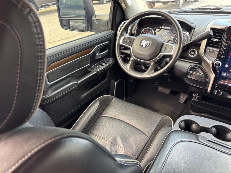 Ram 2500 Vehicle Full-screen Gallery Image 13