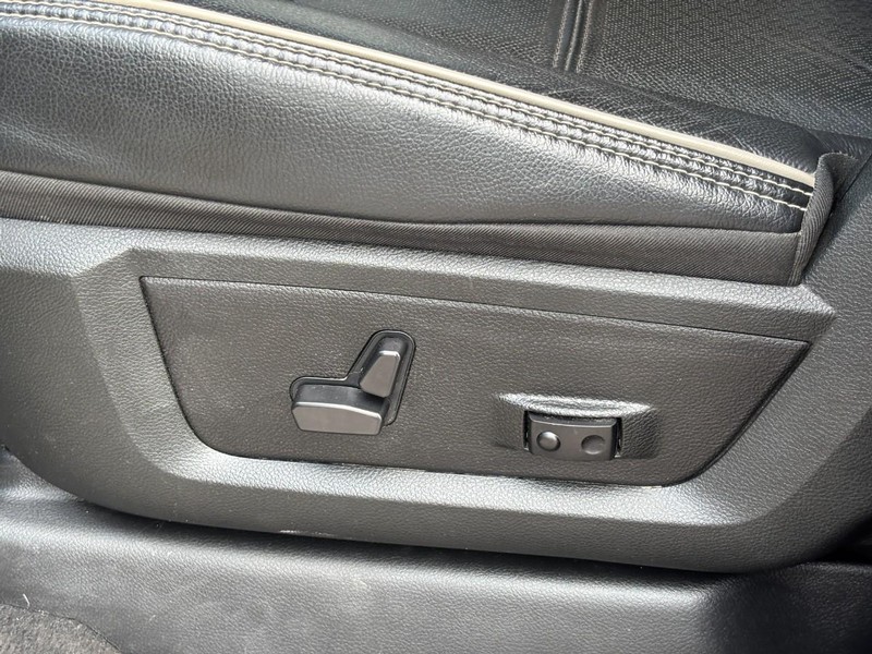 Ram 2500 Vehicle Full-screen Gallery Image 16