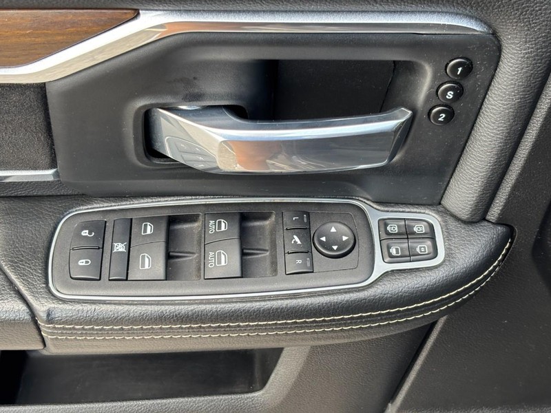 Ram 2500 Vehicle Full-screen Gallery Image 17