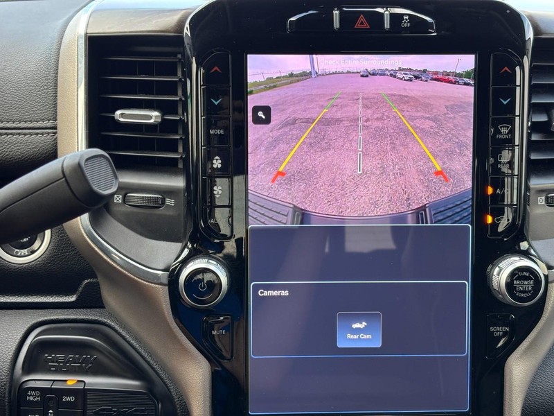 Ram 2500 Vehicle Full-screen Gallery Image 23