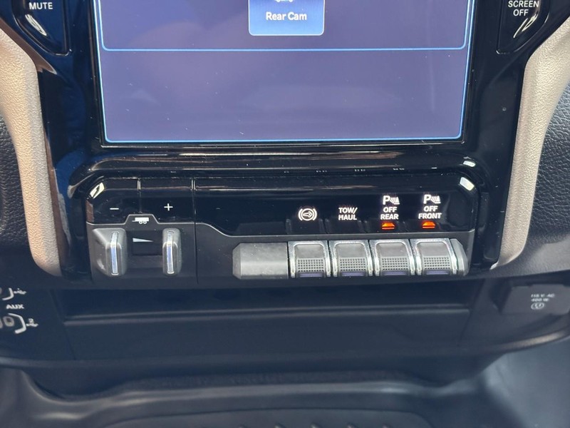 Ram 2500 Vehicle Full-screen Gallery Image 24