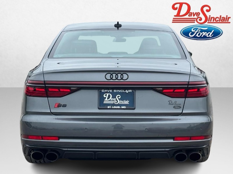 Audi S8 Vehicle Full-screen Gallery Image 08