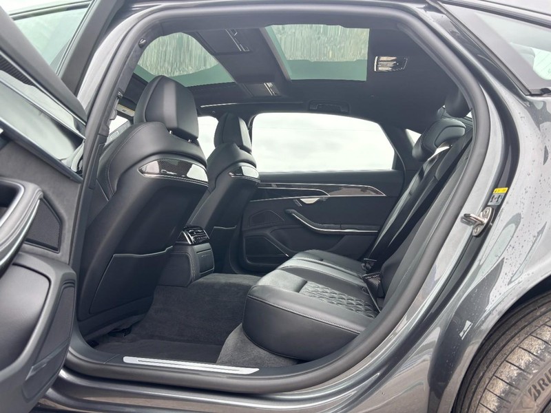 Audi S8 Vehicle Full-screen Gallery Image 13