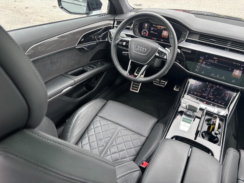 Audi S8 Vehicle Full-screen Gallery Image 14