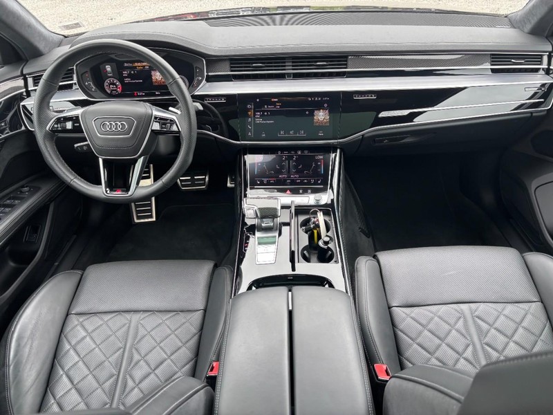 Audi S8 Vehicle Full-screen Gallery Image 15