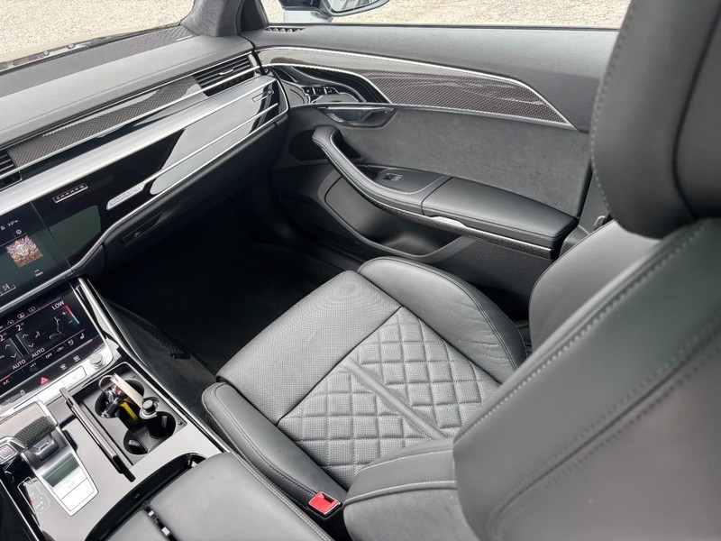 Audi S8 Vehicle Full-screen Gallery Image 16