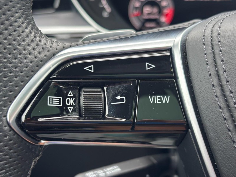 Audi S8 Vehicle Full-screen Gallery Image 19