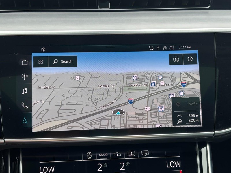 Audi S8 Vehicle Full-screen Gallery Image 23