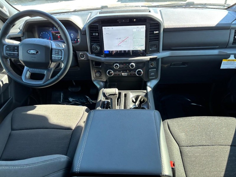 Ford F-150 Vehicle Full-screen Gallery Image 14
