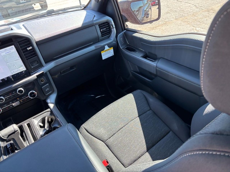 Ford F-150 Vehicle Full-screen Gallery Image 15