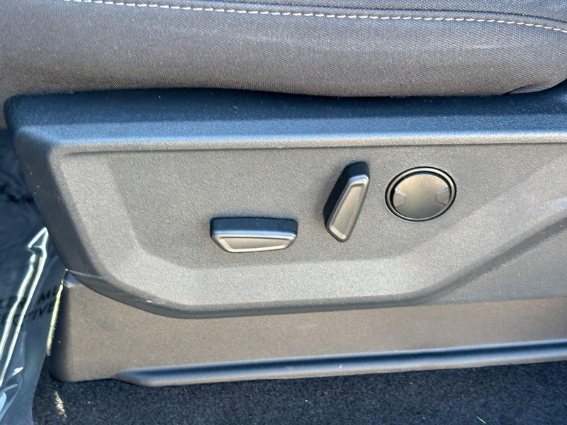 Ford F-150 Vehicle Full-screen Gallery Image 16