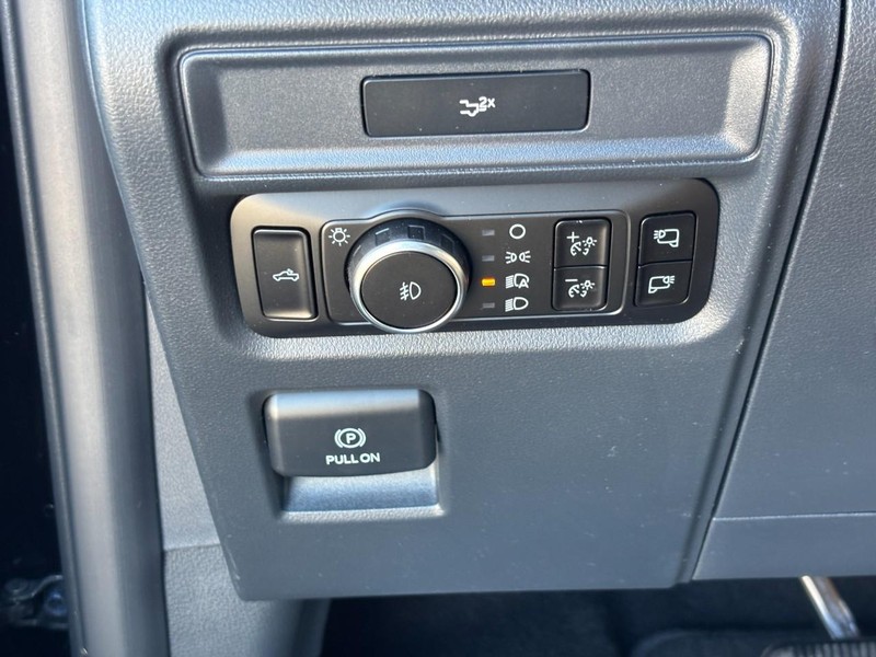 Ford F-150 Vehicle Full-screen Gallery Image 18