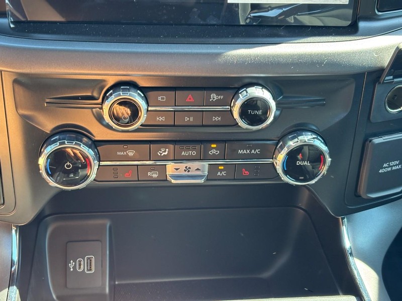 Ford F-150 Vehicle Full-screen Gallery Image 25