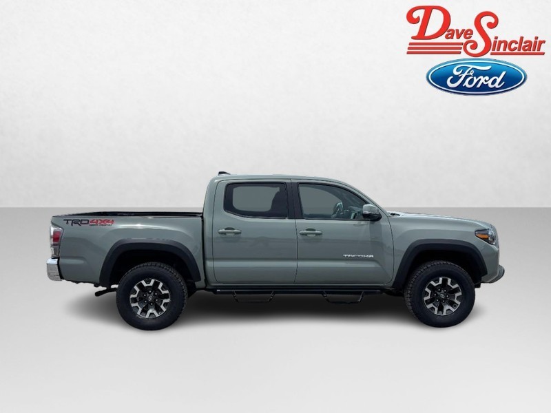 Toyota Tacoma 4WD Vehicle Full-screen Gallery Image 05