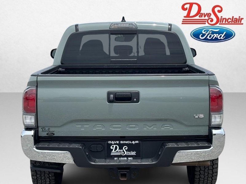 Toyota Tacoma 4WD Vehicle Full-screen Gallery Image 08