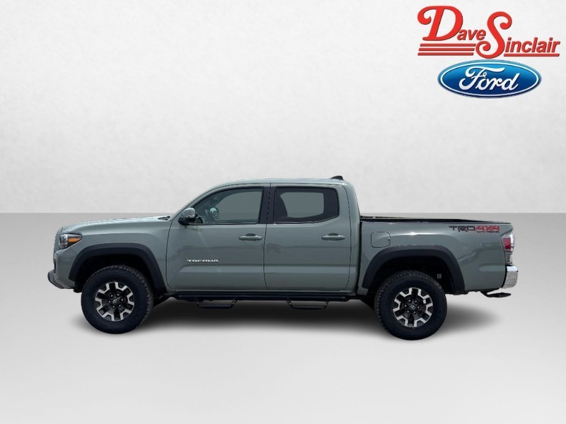 Toyota Tacoma 4WD Vehicle Full-screen Gallery Image 10