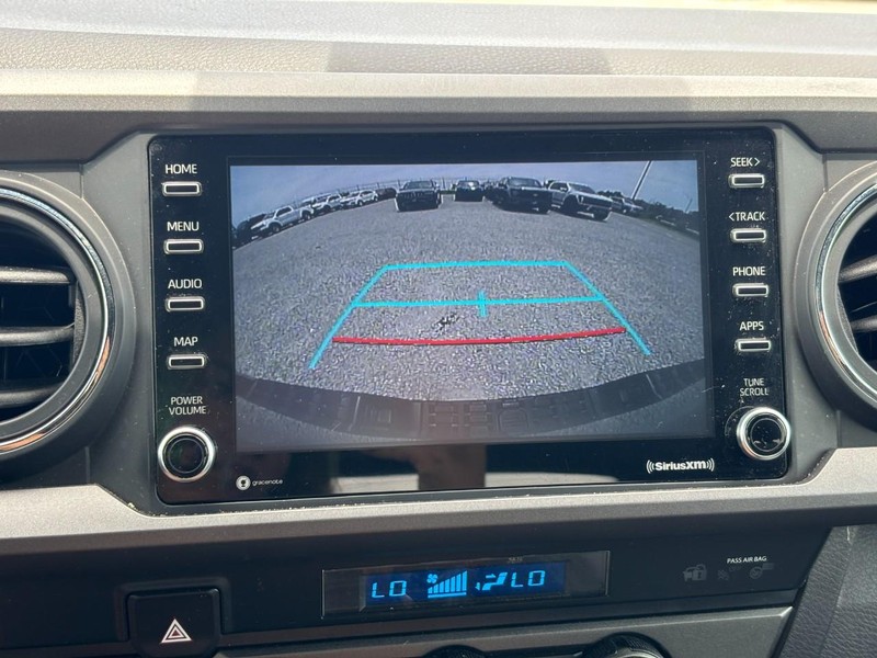 Toyota Tacoma 4WD Vehicle Full-screen Gallery Image 24