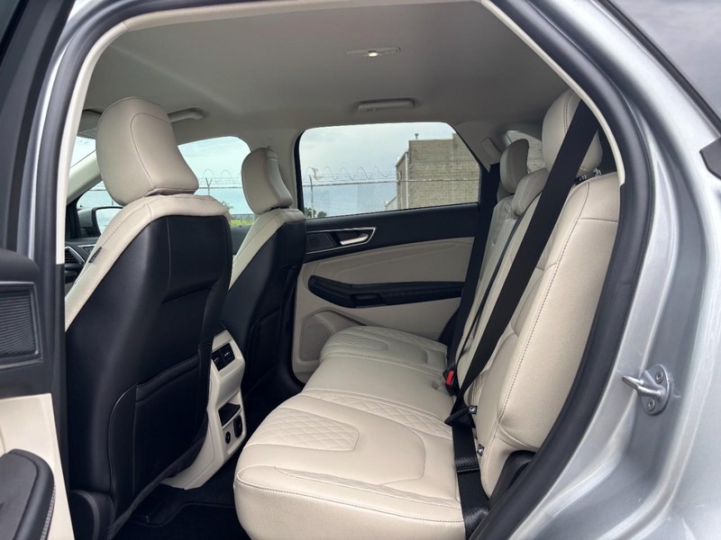 Ford Edge Vehicle Image 13