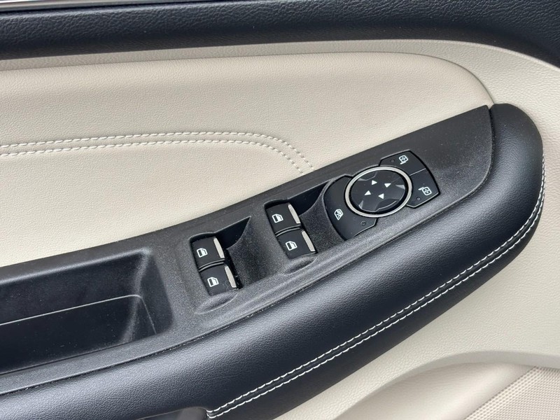 Ford Edge Vehicle Image 18