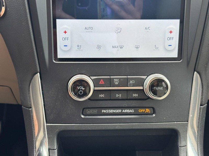 Ford Edge Vehicle Image 24