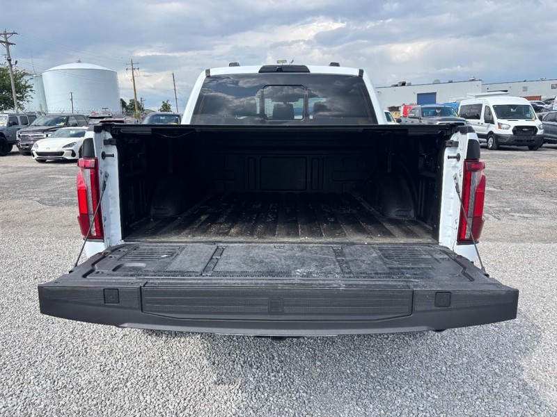 Ford F-150 Vehicle Full-screen Gallery Image 11