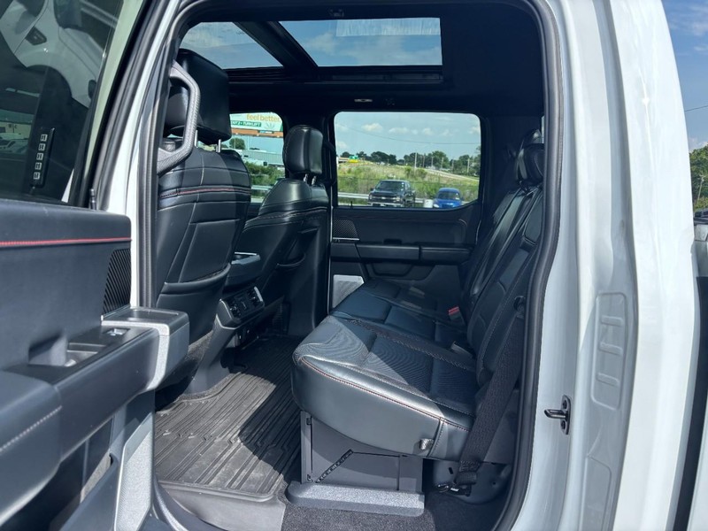 Ford F-150 Vehicle Full-screen Gallery Image 13