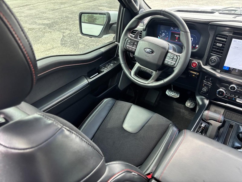 Ford F-150 Vehicle Full-screen Gallery Image 14