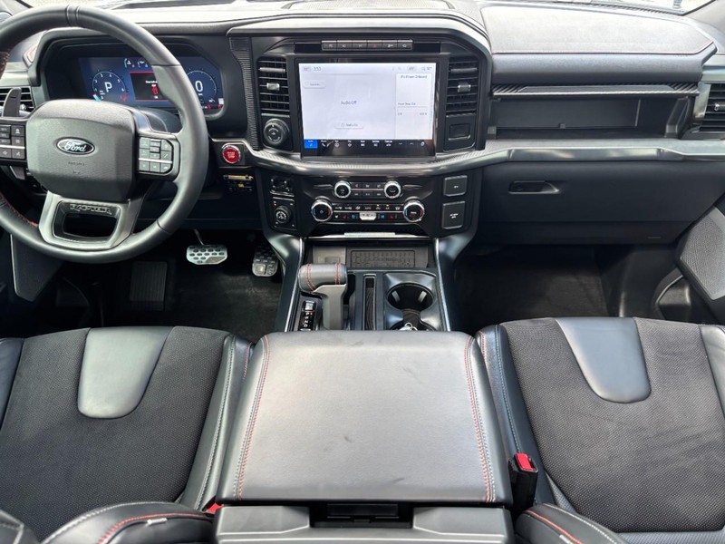 Ford F-150 Vehicle Full-screen Gallery Image 15