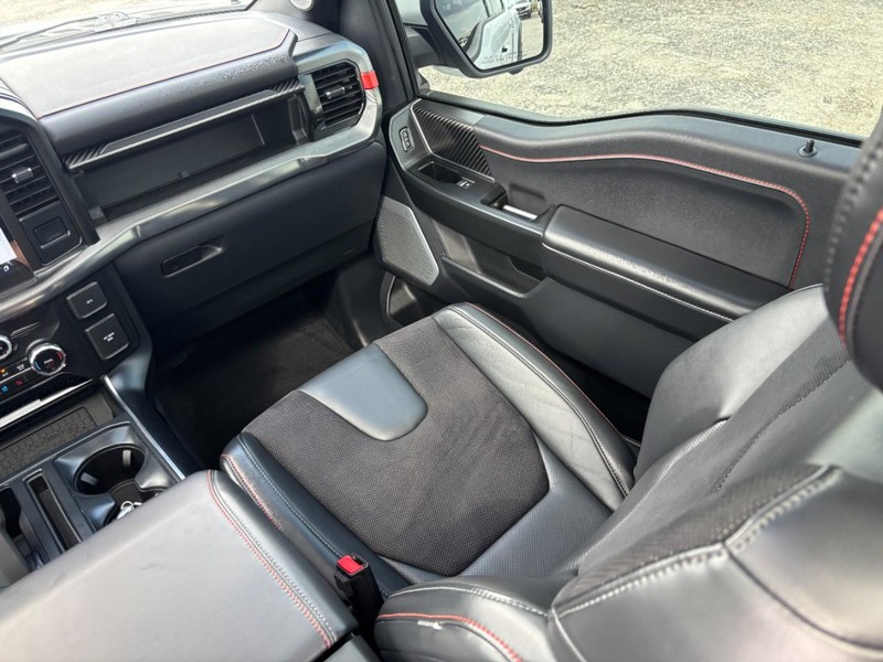 Ford F-150 Vehicle Full-screen Gallery Image 16
