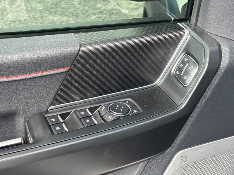 Ford F-150 Vehicle Full-screen Gallery Image 18