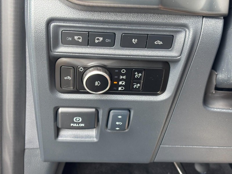 Ford F-150 Vehicle Full-screen Gallery Image 19