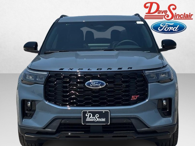 Ford Explorer Vehicle Full-screen Gallery Image 02