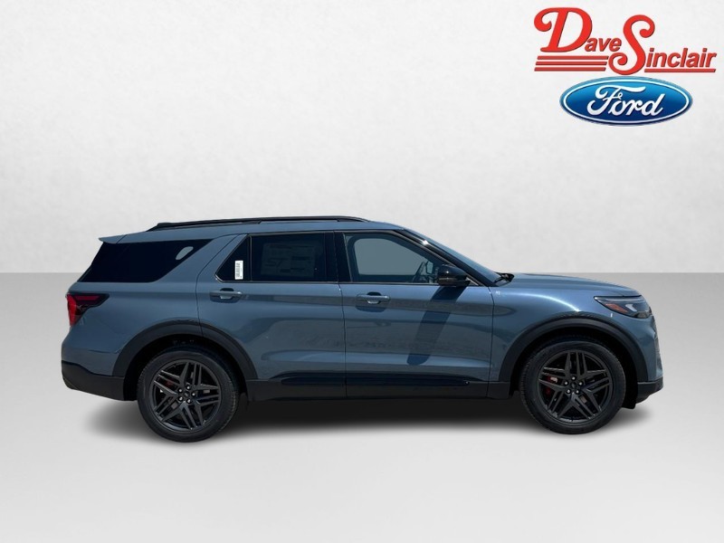 Ford Explorer Vehicle Full-screen Gallery Image 05